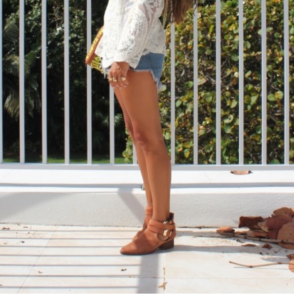 [Black] Jeffrey Campbell Everly Bootie in Black - Picture 4 of 15